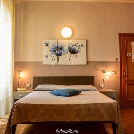 Albergo Florida Taggia Εξωτερικό φωτογραφία